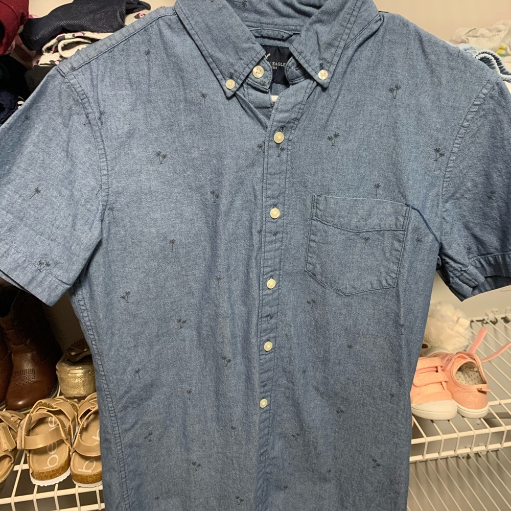 Men’s American Eagle button down